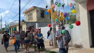 La Rama une generaciones: abuelitos simbolizan a María y José en su peregrinación