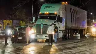Congestionamiento en Ciudad del Carmen por accidente entre taxi y tractocamión