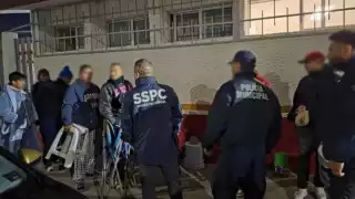 El operativo consistió en la remoción de las sillas y objetos utilizados para apartar lugares