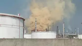 Una gran cantidad de humo provenía de la Planta Catalítica I de Salina Cruz