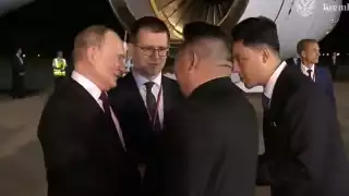 El presidente de Rusia, Vladimir Putin, realiza una visita a Corea del Norte donde fue recibido por Kim-Jong Unn