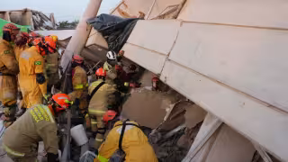 as embarcaciones llevan víveres e insumos esenciales para atender a comunidades damnificadas por los terremotos