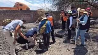 El fenómeno comenzó a registrarse el pasado 25 de mayo, cuando en el patio de una vivienda aparecieron diversos orificios que liberaban vapor y agua