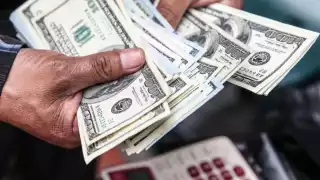 El peso se depreció durante la noche dle domingo superando los 20 pesos por dólar