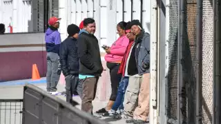 El DHS, informó que la eliminación de extensiones automáticas permitirá una verificación más frecuente de los antecedentes de los solicitante