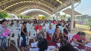 Entregan tarjetas del Bienestar a más de mil 500 mujeres de Carmen