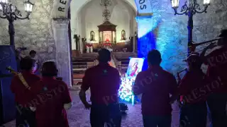 En Champotón, la imagen de Santa Cecilia fue colocada en la entrada del templo para la serenata.