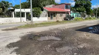 Baches profundos, sobre todo en la colonia La Cruz, dificultan la circulación y ponen en riesgo a automovilistas.