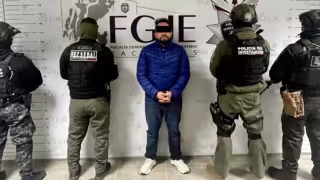 La fiscalía estatal indicó que la detención se concretó mediante acciones coordinadas en el municipio, derivadas de un mandato judicial