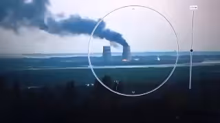 El presidente de Ucrania, Volodímir Zelenski, denunció que ocupantes rusos incendiaron la planta nuclear de Zaporiyia