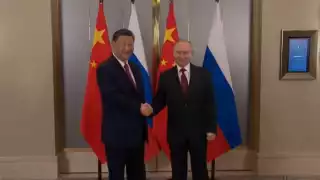 Los presidentes de Rusia y China se reúnen durante la cumbre de la Organización de Cooperación de Shanghái (OCS)