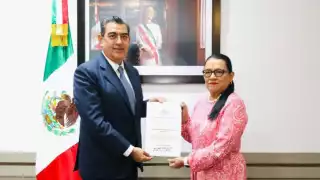 Rosa Icela Rodríguez, entregó a Sergio Salomón Céspedes el nombramiento oficial como nuevo comisionado del INM
