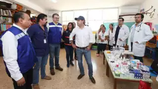 Mauricio Vila se reúne con personal de salud en Yucatán