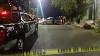 Agentes policiacos acordonaron la escena del crimen