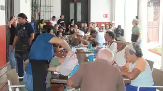 El comedor abre de lunes a viernes, con servicio de una a dos y media de la tarde