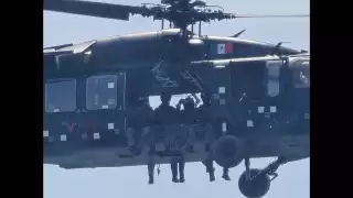 Fuentes cercanas al operativo reportaron también la detención de cuatro civiles, así como el aseguramiento de un rancho