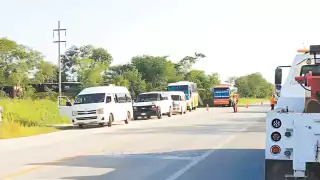 El Instituto Estatal de Transporte de Campeche realizó un operativo sorpresa contra taxis 'piratas' en la carretera Mérida-Campeche.