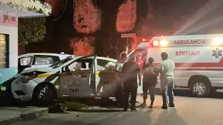 Irresponsabilidad de un conductor provoca doble choque en avenida Juan Sarabia y Francisco J. Mujica