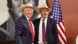 Ken Salazar, embajador de Estados Unidos en México y Alfredo Ramírez Bedolla, gobernador de Michoacán