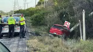 Ocupantes lesionados tras salida de camino en Isla Aguada