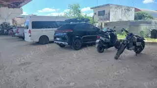 Hombre deja su motocicleta estacionada para ver el desfile del 20 de Noviembre en Escárcega y se la roban.