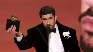 Estadounidenses reaccionan al discurso de Bad Bunny contra el ICE en los Grammy