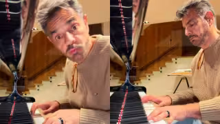 Eugenio Derbez sorprende a sus seguidores al tocar el piano.