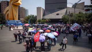 El bloqueo de la CNTE se ubica sobre Paseo de la Reforma, a la altura de El Caballito