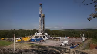 El fracking consiste en perforar pozos profundos e inyectar agua a alta presión con químicos