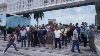 Productores de caña bloquean Palacio Estatal; piden apoyo económico al Gobierno de Campeche