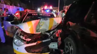 Lluvia provoca carambola vehicular en Chetumal