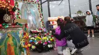 Comerciantes locales se suman a los festejos guadalupanos con venta de alimentos y artículos religiosos