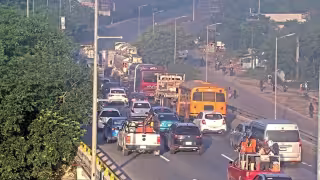 Hay afectaciones en rutas del Va y Ven por el bloqueo en el Periférico de Mérida