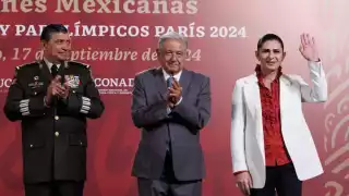 Andrés Manuel López Obrador, presidente de México, acompañado por los titulares de Sedena y la Conade