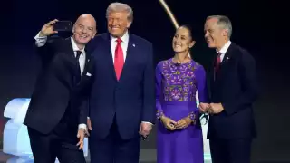 Gianni Infantino, presidente de la FIFA; Donald Trump, presidente de Estados Unidos; Claudia Sheinbaum, presidenta de México y Mark Carney, primer ministro de Canadá