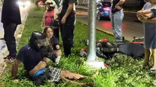 Termina con presunta fractura en la tibia motoconductor en la transitada avenida Constituyentes del 74