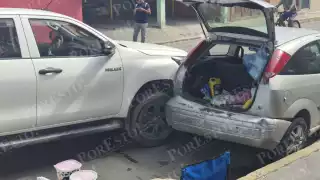 Vendedora de comida salva la vida de milagro tras fuerte choque en la colonia Morelos.