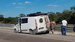 Susto en Pocboc: turistas franceses chocan en la Campeche–Mérida; sin heridos