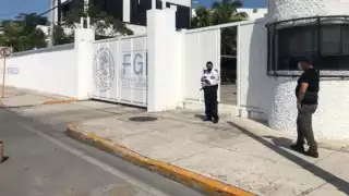 Los dos hombres deberán de mantener medidas cautelares