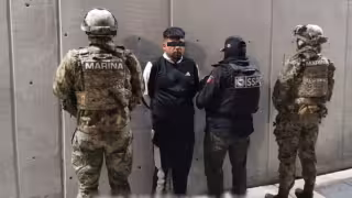 El detenido estaría vinculado con actividades ilícitas como secuestro, extorsión, cobro de piso, homicidios y comercio ilegal de hidrocarburos