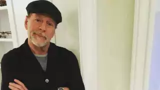 Esposa de Bruce Willis revela que sus hijas no saben que el actor puede morir por su enfermedad