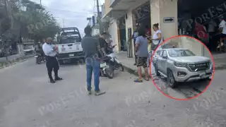 Un motociclista resultó con golpes leves tras ser impactado por una camioneta que le cortó el paso en Escárcega.