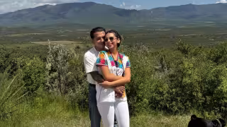 Maxine Woodside defiende a Ángela Aguilar.