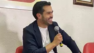Jorge Álvarez Máynez en la escuela de periodismo Carlos Septién García