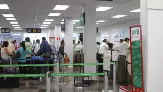 Genera retrasos en vuelos nacionales presencia de mal tiempo en Quintana Roo