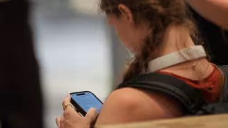También se estudia aplicar toques de queda nocturnos y límites al “desplazamiento infinito” para menores de 18 años