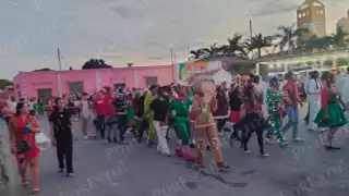 Preparatoria Manuel J. García Pinto celebra tradicional desfile navideño en Sabancuy