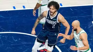 Dereck Lively II anotó 11 puntos y concretó 12 rebotes en 22 minutos