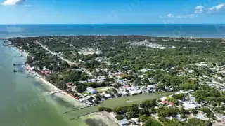 Habitantes de Isla Aguada denuncian cinco días sin señal telefónica ni servicio estable de internet de Telcel.