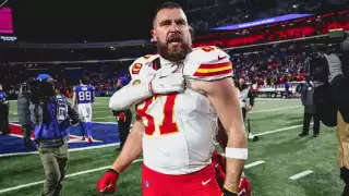  Travis Kelce continua un año más